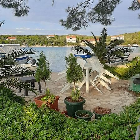 Holiday Home Artina 2 Loviste Exterior photo