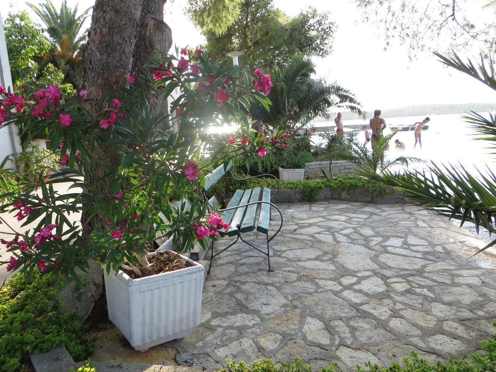 Holiday Home Artina 2 Loviste Exterior photo