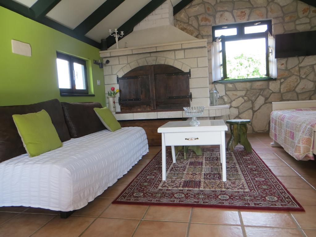 Holiday Home Artina 2 Loviste Exterior photo