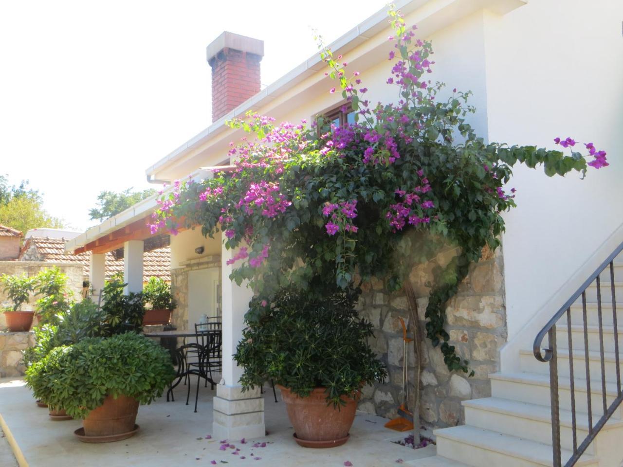 Holiday Home Artina 2 Loviste Exterior photo